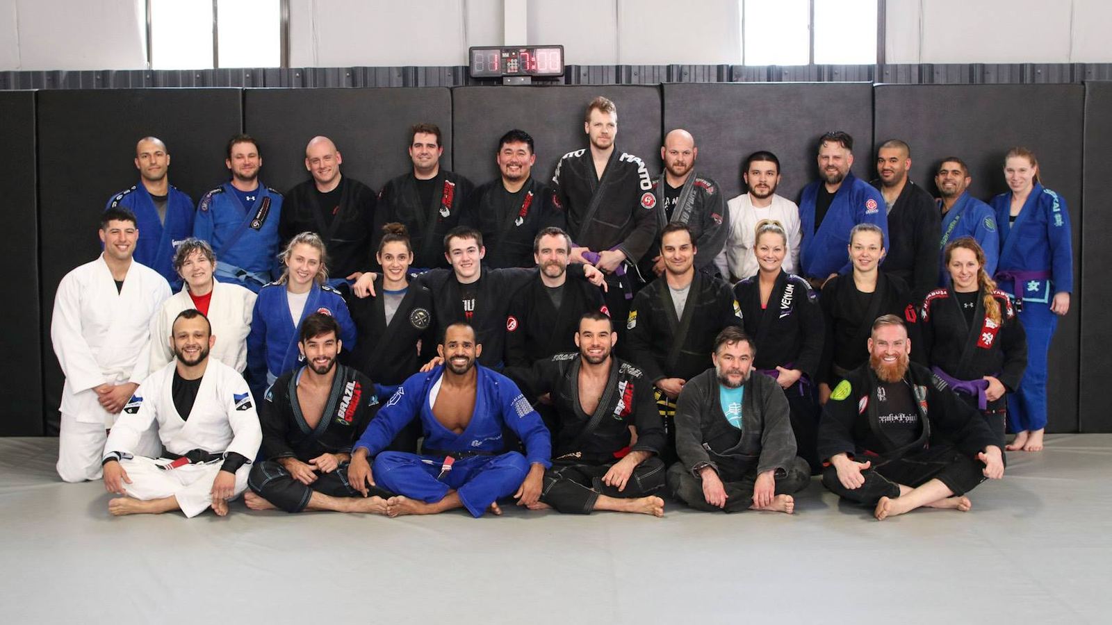 A full class photographed together on the mat.